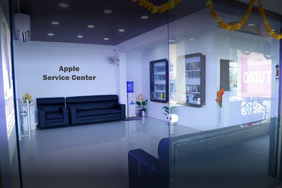 iPhone Display price & Screen repair cost at Apple center 4 apple authorized service center